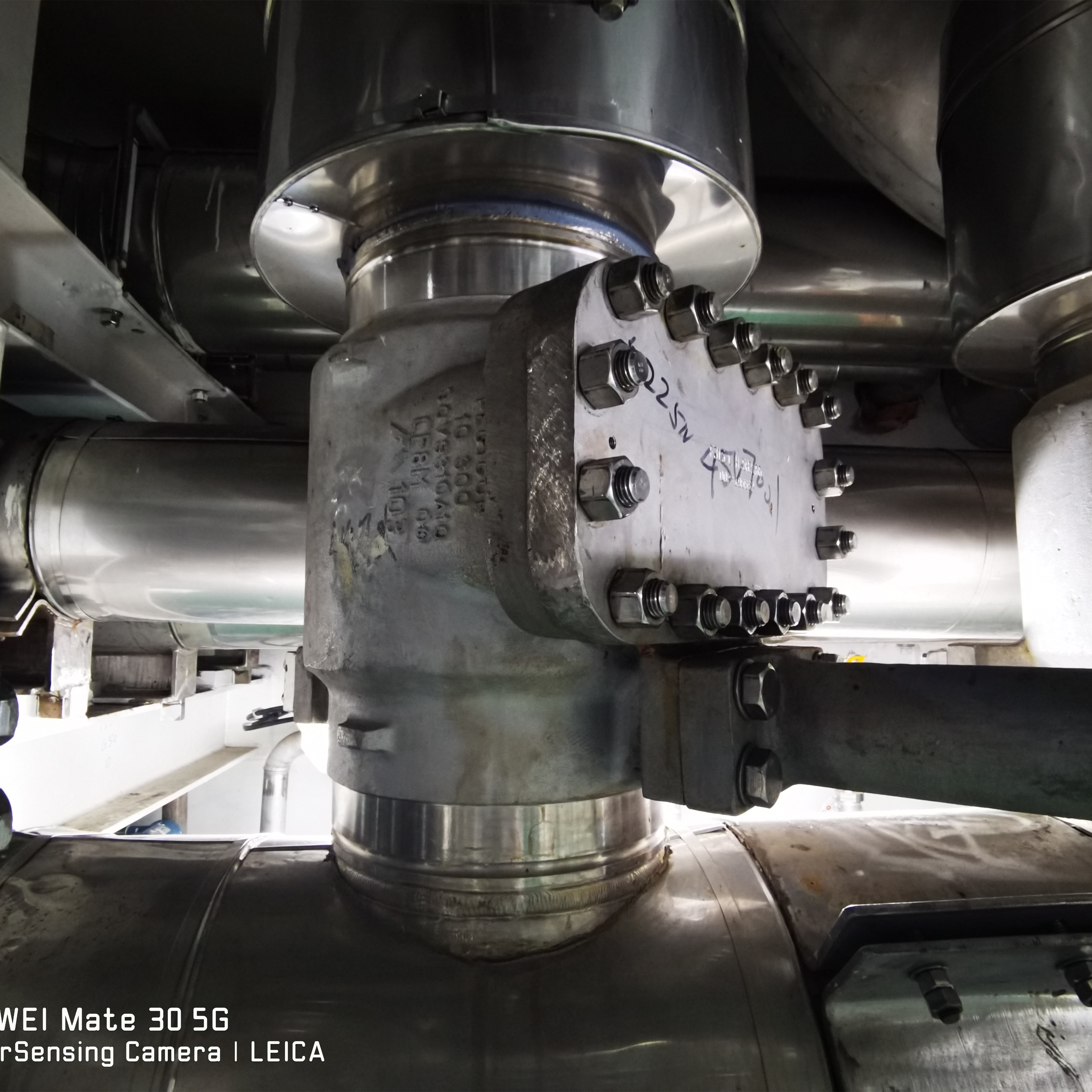 On line maintenance of ultra-low temperature butterfly valve